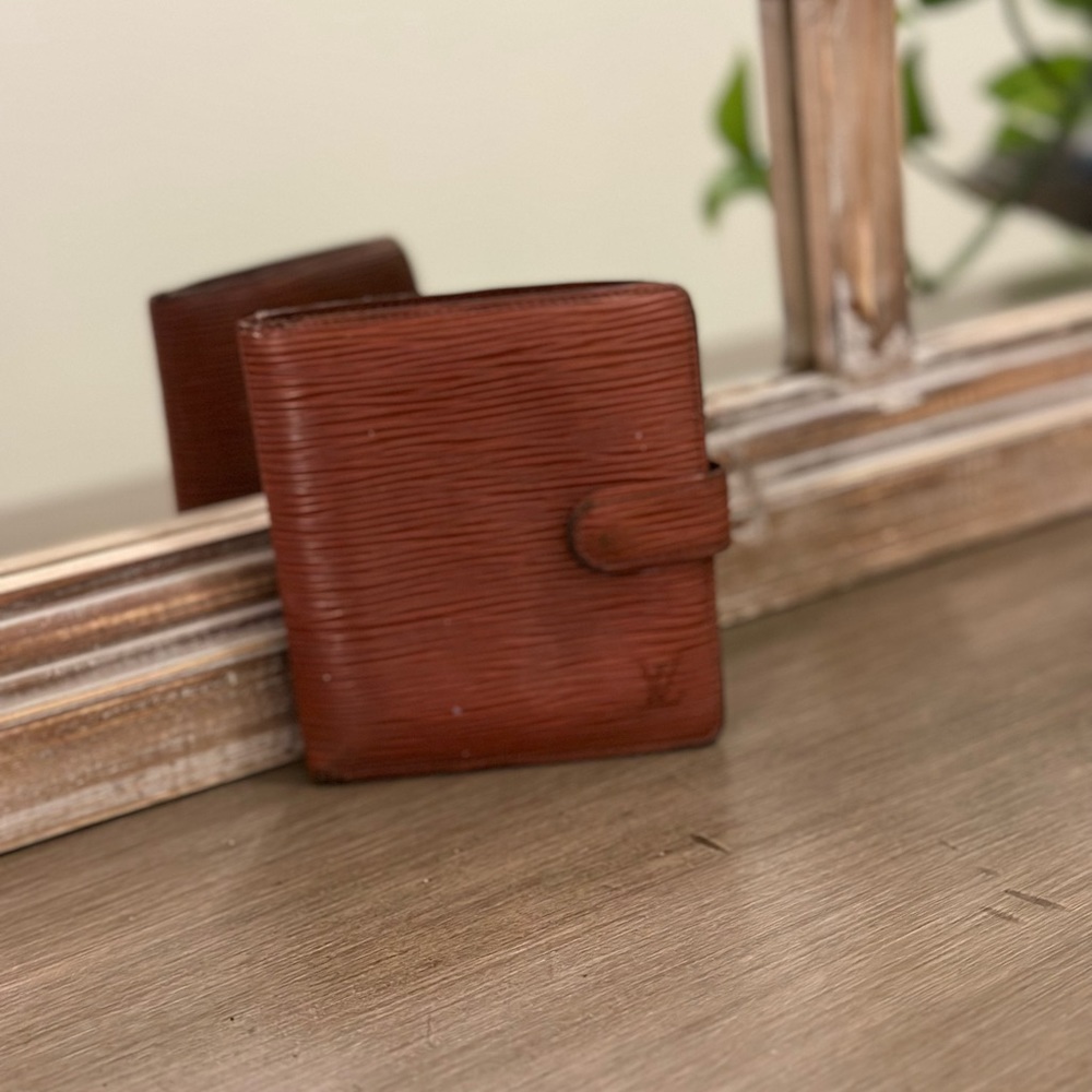 LV Epi leather male wallet
